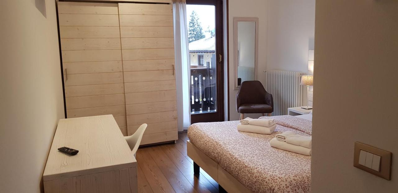 Garni San Lorenzo Pinzolo Exteriör bild